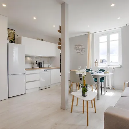 Apartment Centre *